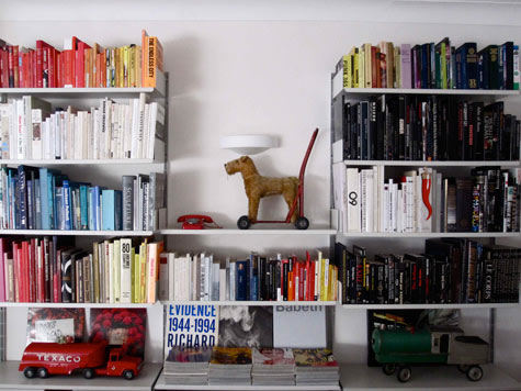 Color Coded Bookshelves The Modern Home